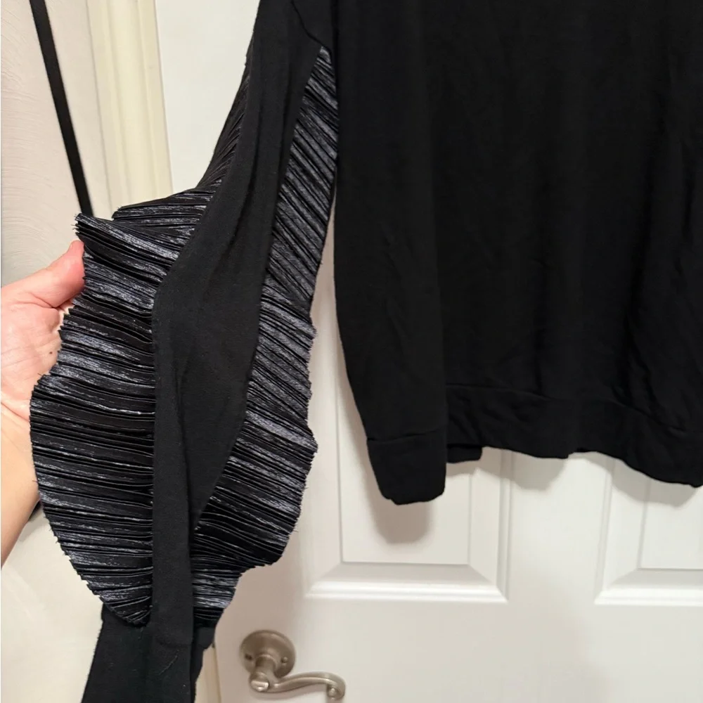 Express Sweatshirt - Picture 2 of 4